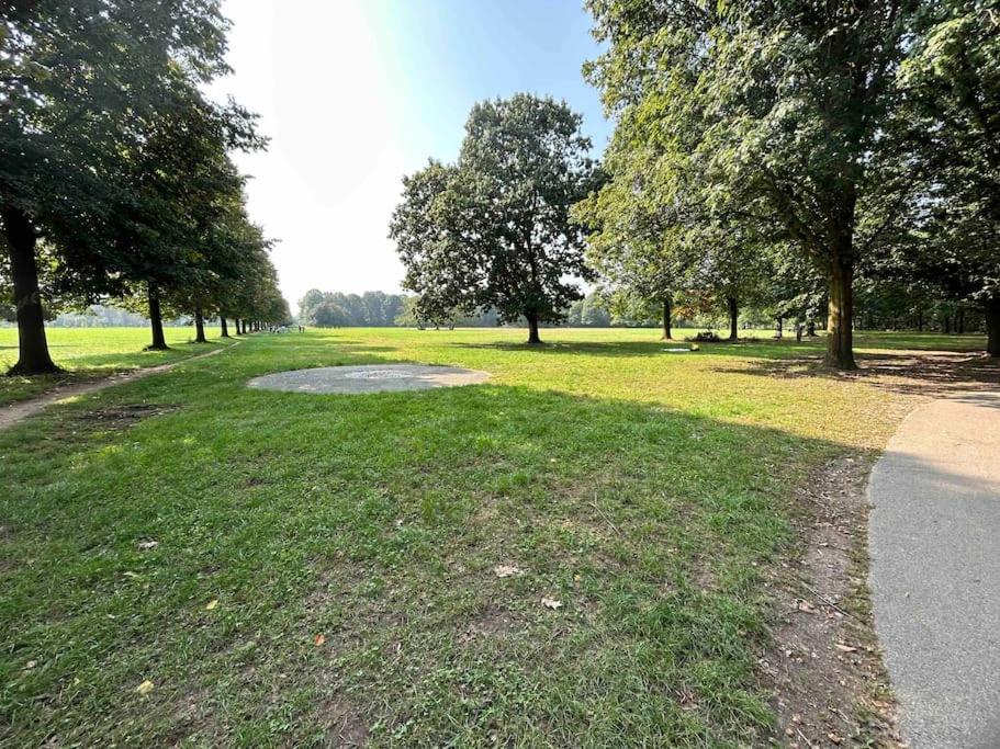 Oasi A Due Passi Dal Parco Nord Milano Apartment Bresso Bagian luar foto